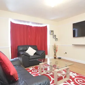Hébergement de vacances Four Bedroom Townhouse 12 Minutes Walk To Excel Exhibition Centre, Londres